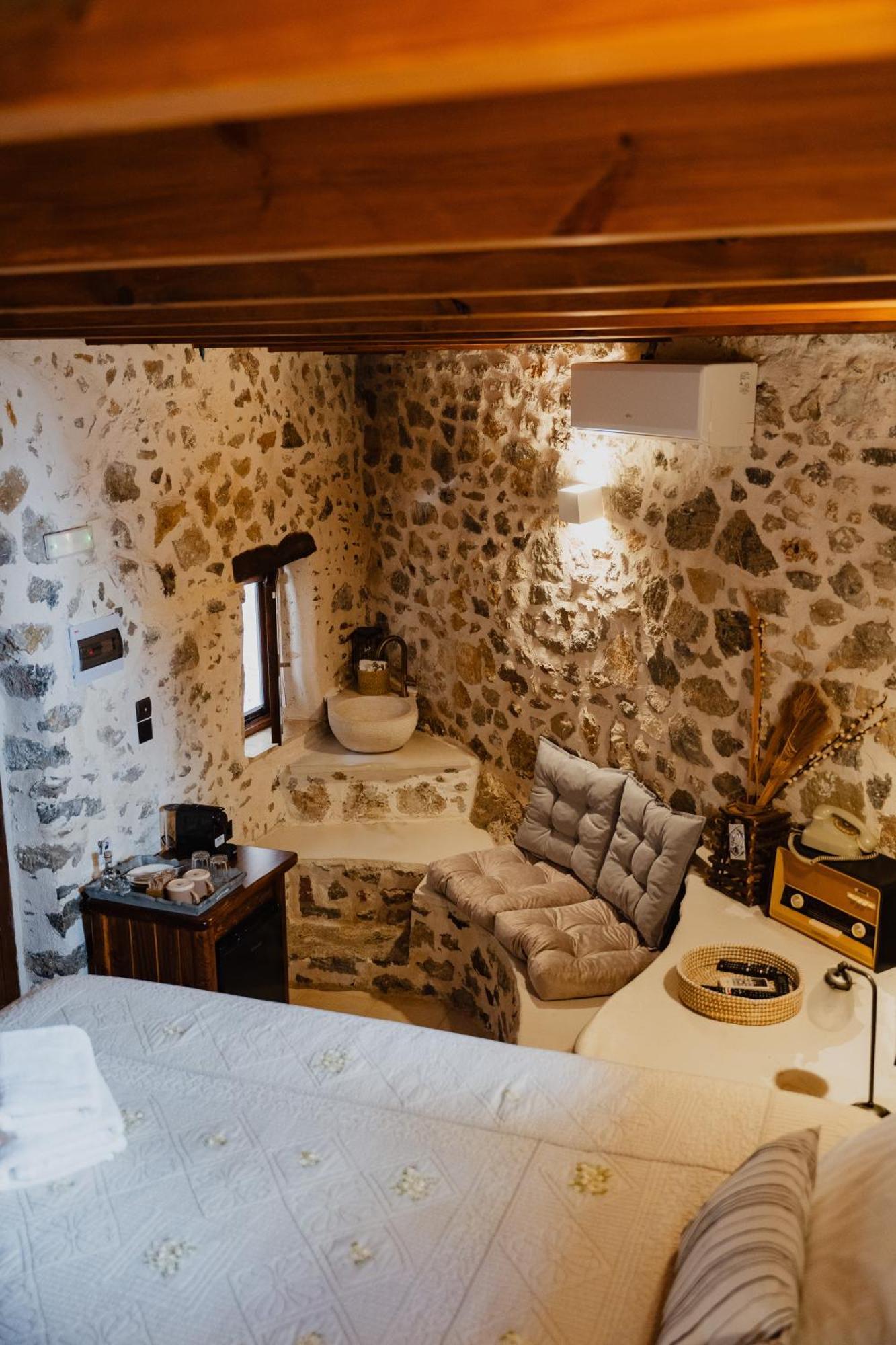 Domus Polymnia, Hospitality At Its Best! Σπήλι Εξωτερικό φωτογραφία