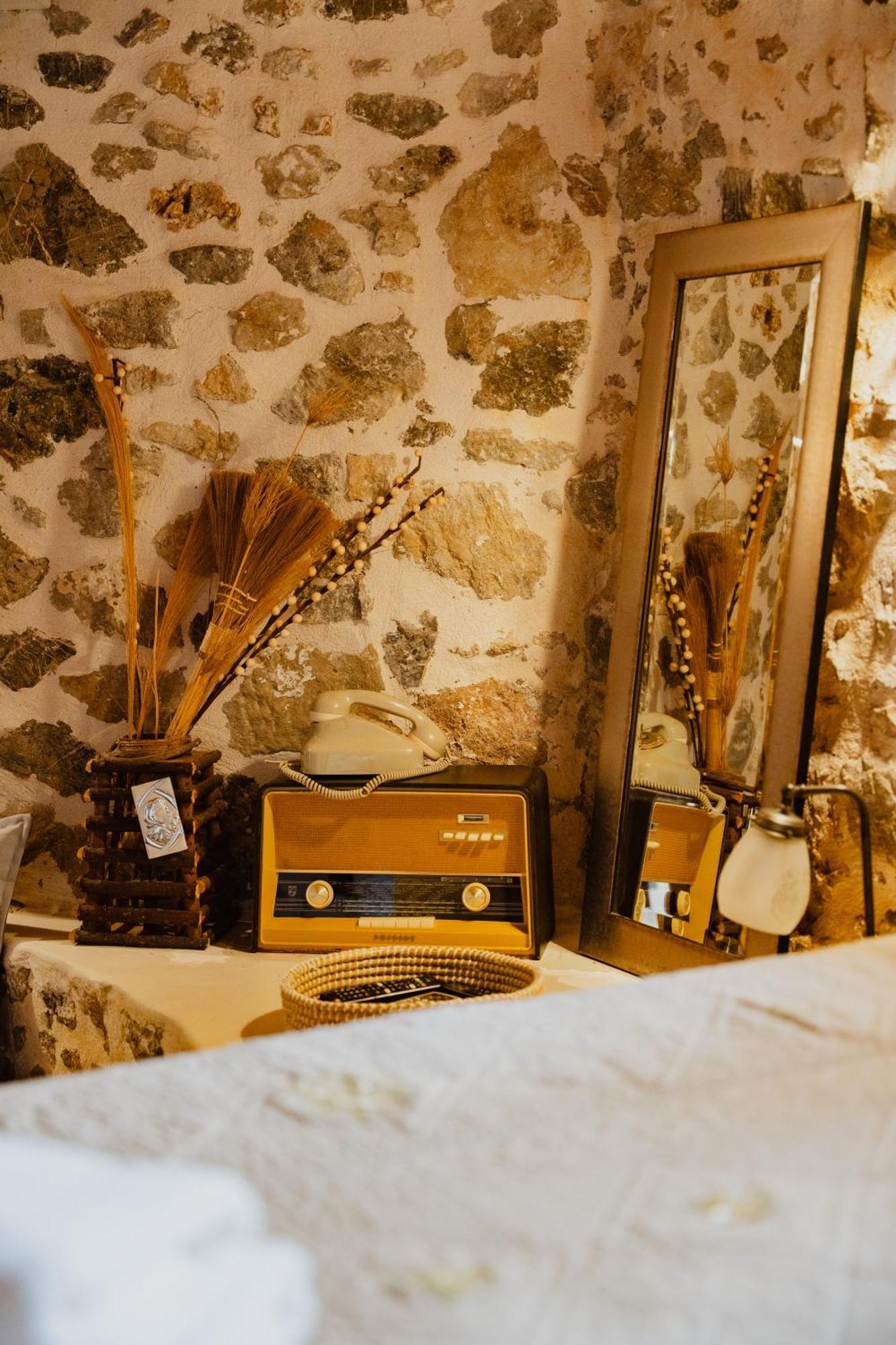 Domus Polymnia, Hospitality At Its Best! Σπήλι Εξωτερικό φωτογραφία
