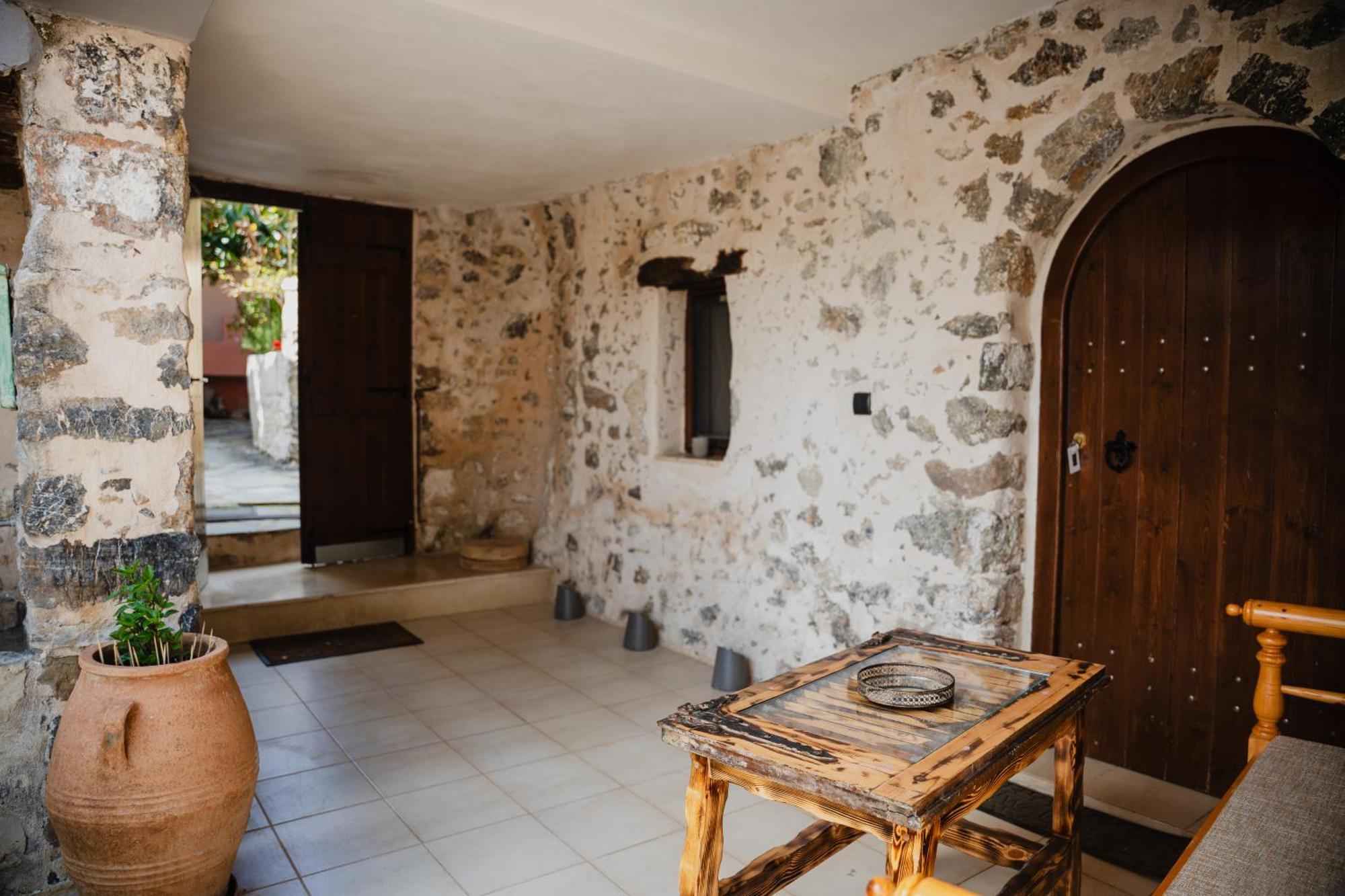 Domus Polymnia, Hospitality At Its Best! Σπήλι Εξωτερικό φωτογραφία