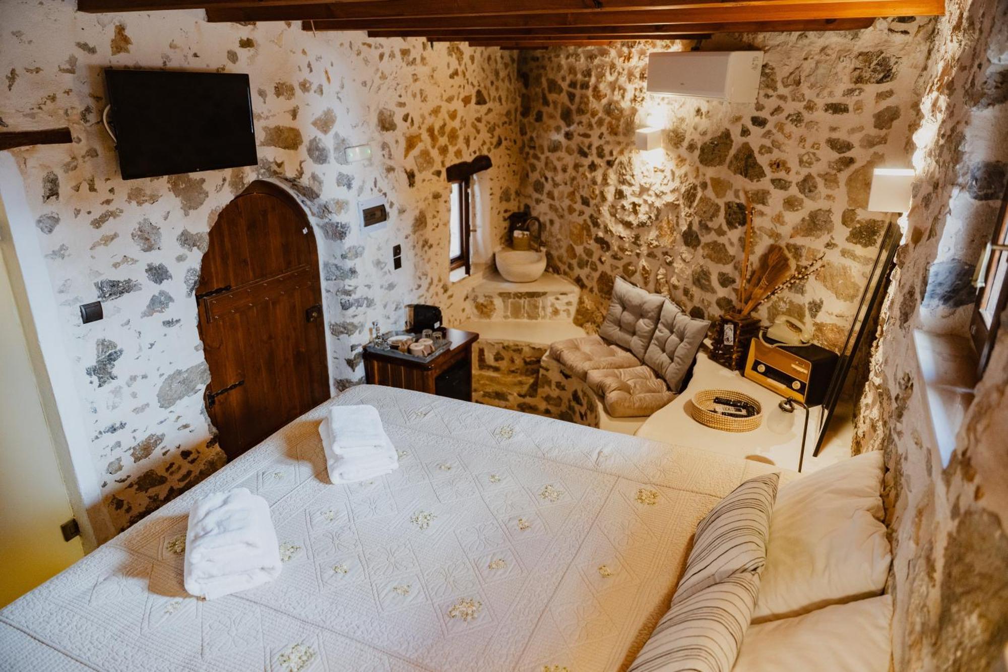 Domus Polymnia, Hospitality At Its Best! Σπήλι Εξωτερικό φωτογραφία