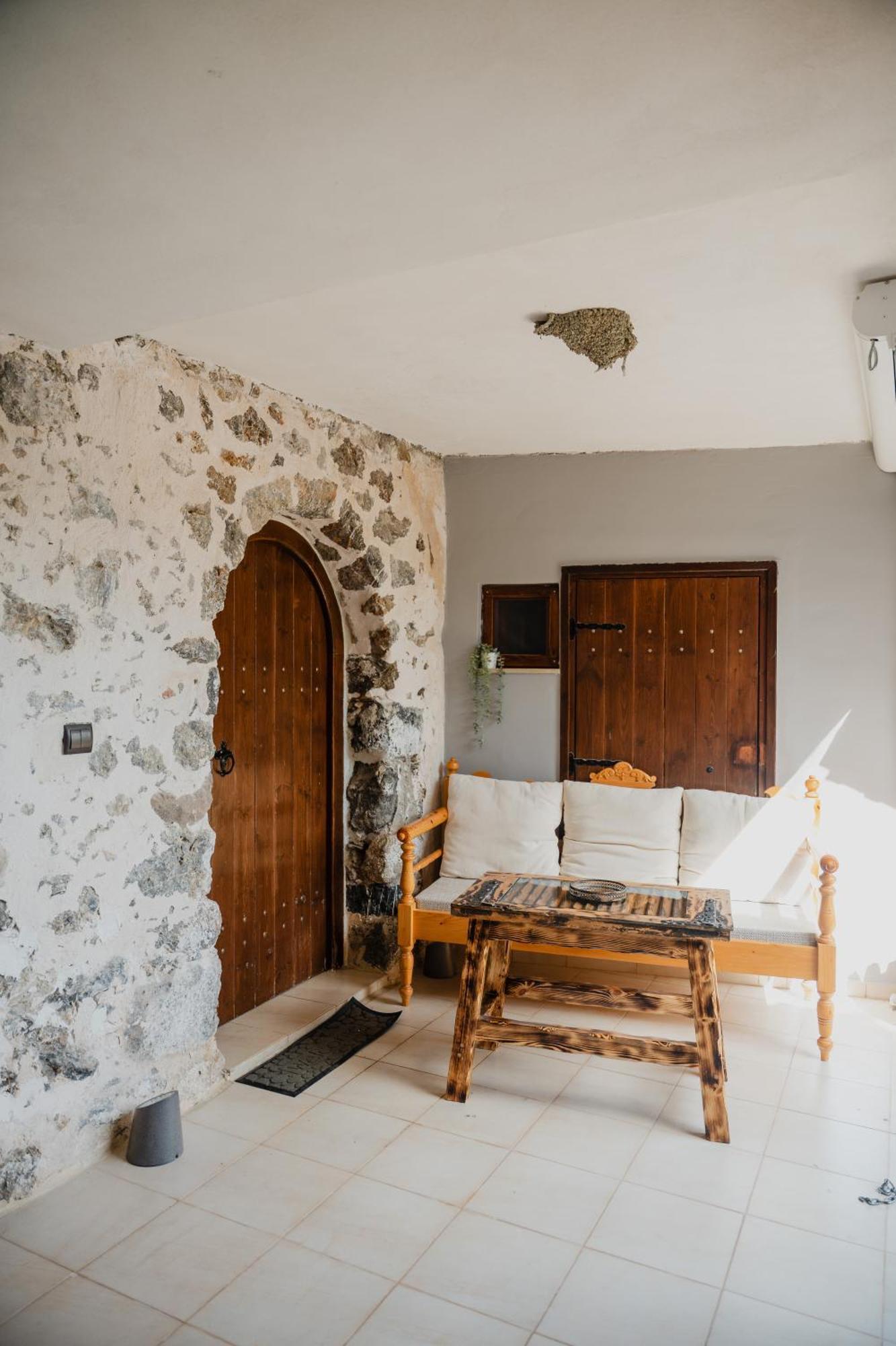 Domus Polymnia, Hospitality At Its Best! Σπήλι Εξωτερικό φωτογραφία