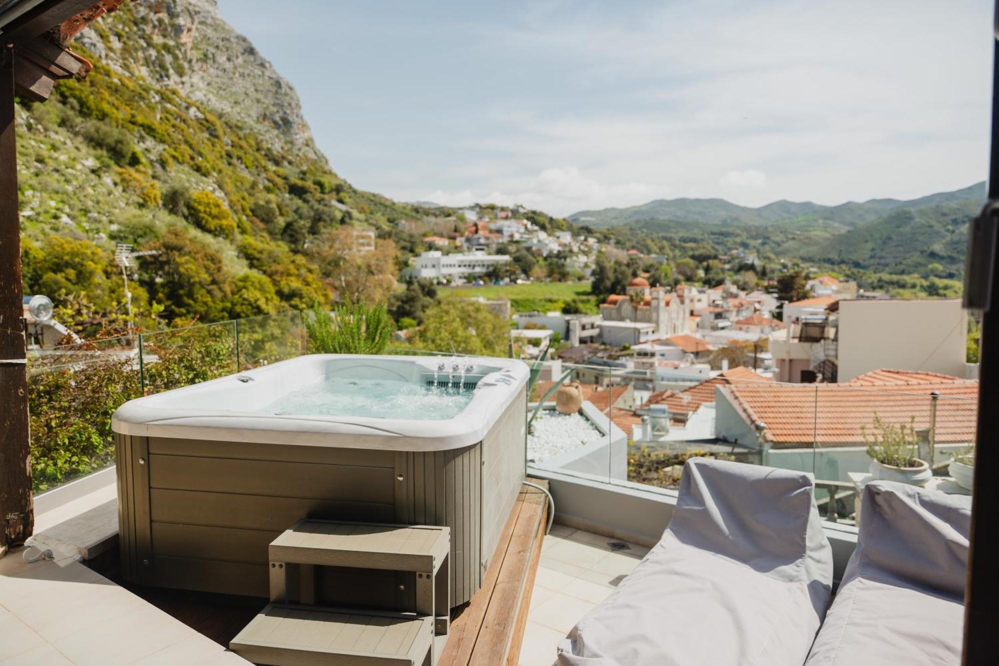Domus Polymnia, Hospitality At Its Best! Σπήλι Εξωτερικό φωτογραφία